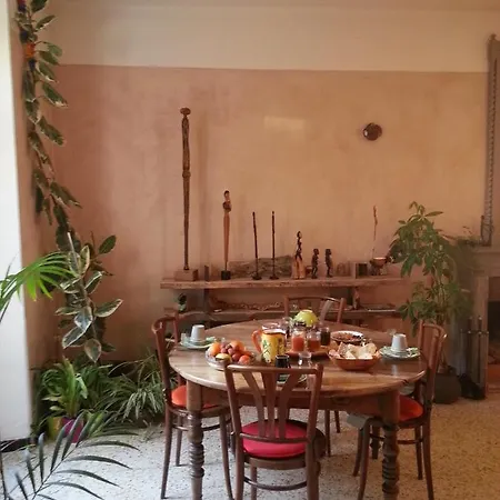 Lescapade Capellane Couette-café 4*