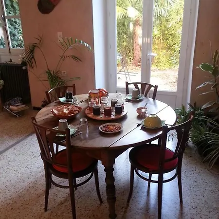 Couette-café Lescapade Capellane Volx